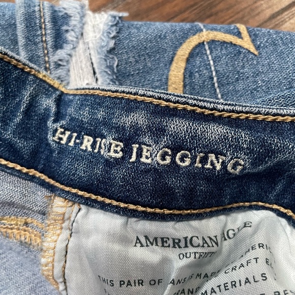 Women’s American Eagle Hi-Rise Distressed Jegging - Picture 3 of 6